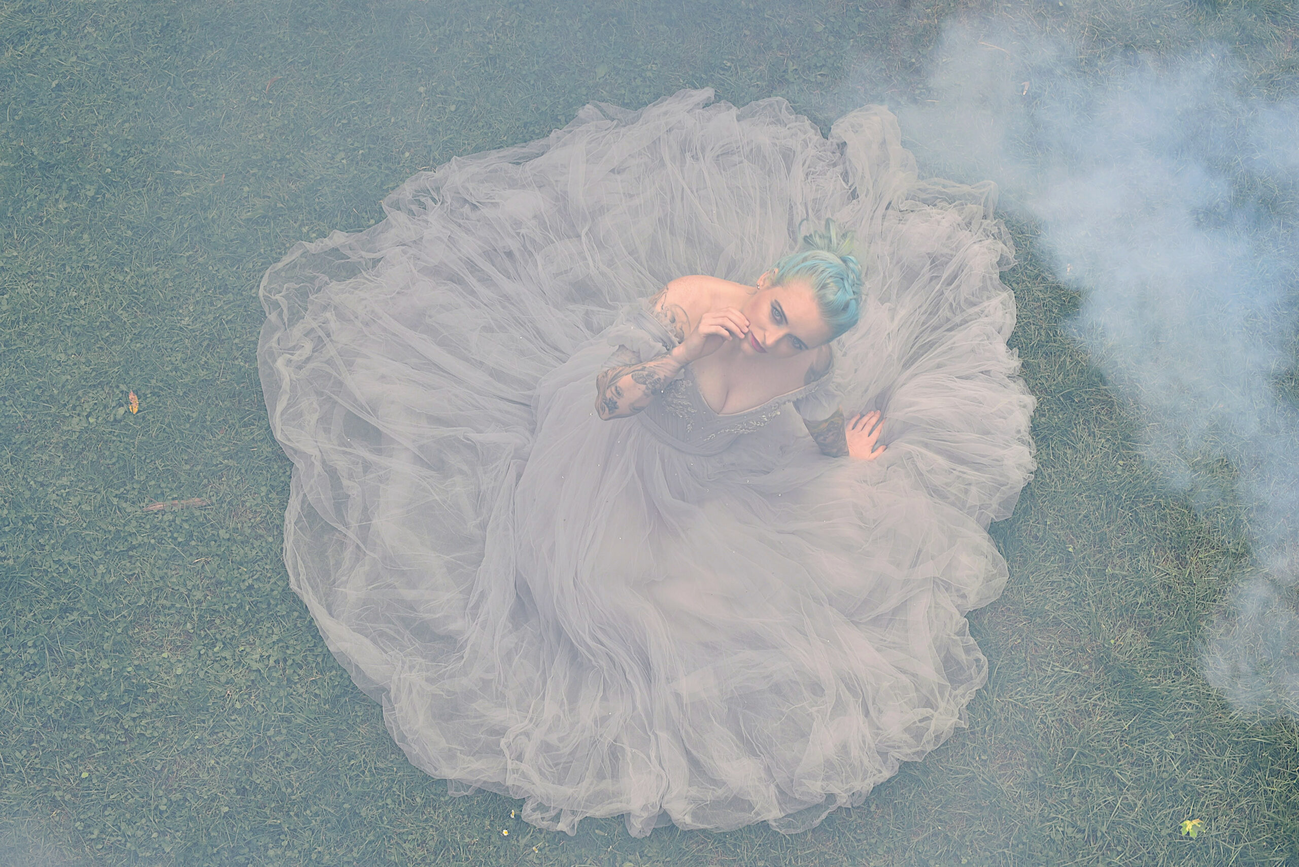 Shooting im Brautkleid: Eine neue Perspektive, auf ein maßgeschneidertes Unikat.